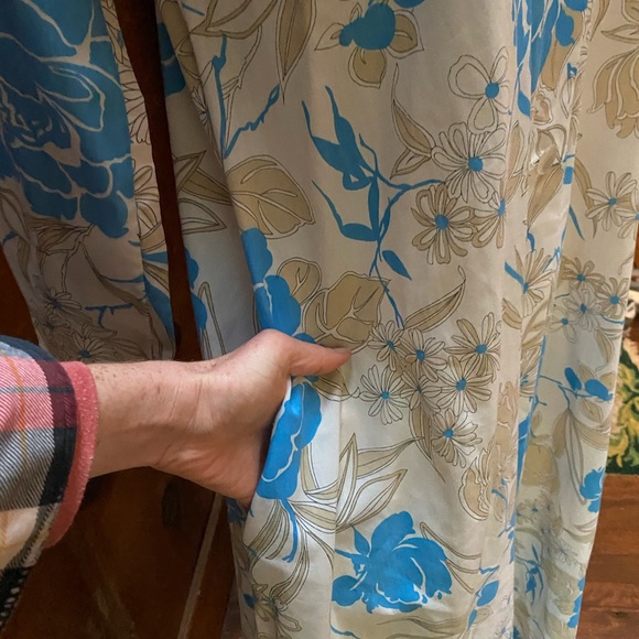 Vintage 70s Floral MuuMuu Caftan with Pockets - Picture 8 of 8